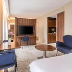 호텔 Chateau Belmont By The Crest Collection 4*
