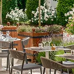 호텔 Chateau Belmont By The Crest Collection 4*