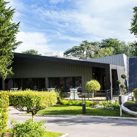 Chateau Belmont By The Crest Collection