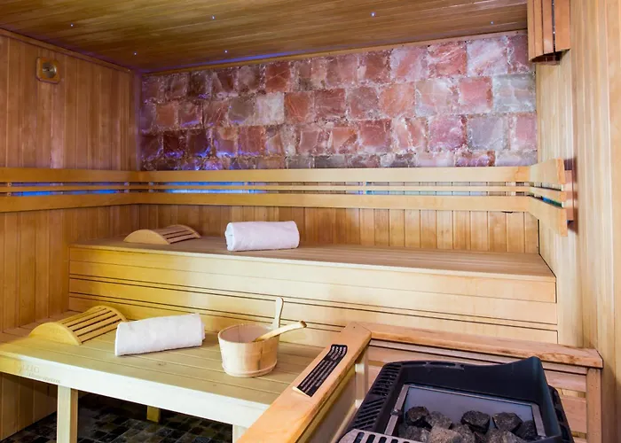 Chateau Belmont By The Crest Collection מלון