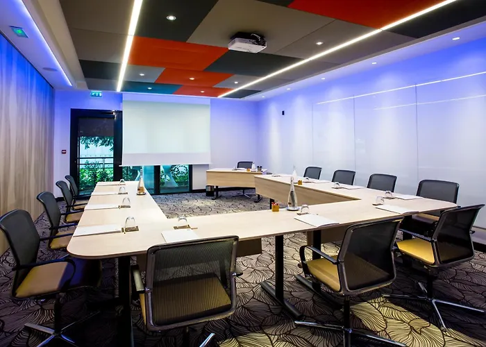 Chateau Belmont By The Crest Collection מלון