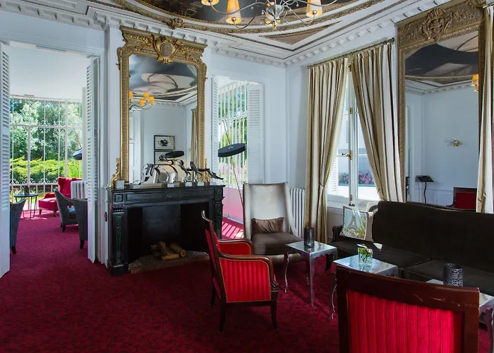 Chateau Belmont By The Crest Collection טור