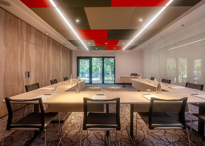 Chateau Belmont By The Crest Collection טור